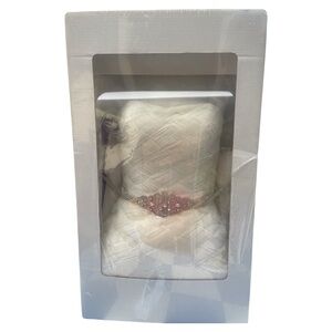 David’s Bridal Wedding Dress - Sweetheart strapless neckline.